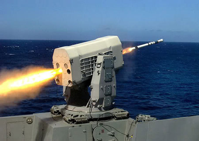 Vũ khí đáng sợ khác của tàu là UAV trinh sát – tấn công MQ-8B “Fire Scout”, được mệnh danh là “Lính trinh sát hỏa lực”, có khả năng mang tới 6 loại vũ khí khác nhau như: tên lửa không đối đất hạng nhẹ dẫn đường bằng laser Hellfire, tên lửa Hydra hay bom siêu nhỏ điều khiển chính xác bằng hệ thống định vị GPS Viper Strike...  Vào năm 2011, đơn giá mỗi chiếc LSC lớp Freedom được tính vào khoảng 670 triệu USD, nếu trang bị thêm “hệ thống tác chiến tương lai” XM501, giá thành của nó có thể lên tới trên 700 triệu USD. (Theo ANTĐ)