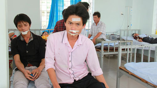 Nạn nhân vụ tai nạn nằm điều trị tại bệnh viện đa khoa Cam Ranh