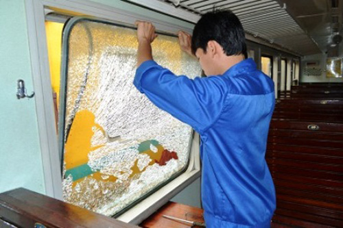 Ngành đường sát thiệt hại nhiều về tài sản mỗi năm do bị ném các vật thể lạ lên tàu đang chạy.