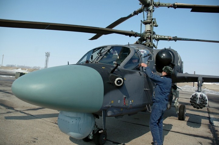 Ka-52 được phát triển dựa trên nguyên bản trực thăng tiến công một người ngồi Ka-50 Black Shark (Cá mập đen) sau khi nhận thấy chỉ có trực thăng tấn công 2 người ngồi mới giúp máy bay có được khả năng chiến đấu hiệu quả.