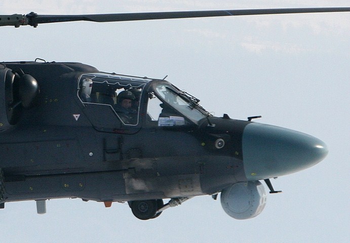 Đây cũng là một trong số rất ít loại trực thăng chiến đấu có thể gập bánh đáp vào trong thân.