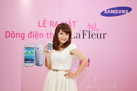Thái Trinh và Samsung Galaxy SIII mini La Fleur