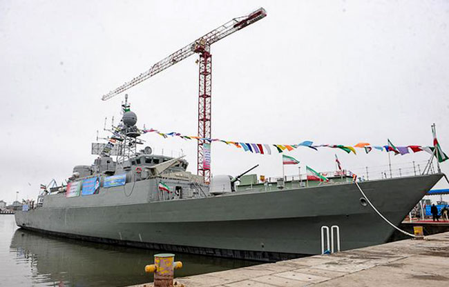 Theo Xinhua, chiếc khu trục hạm có trọng lượng nước rẽ khoảng 1.420 tấn và được trang bị động cơ 20.000 mã lực, có thể đạt tốc độ 30 hải lý/giờ. 