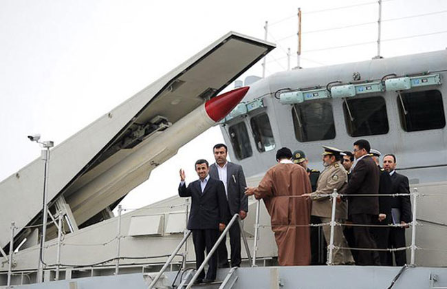 Tổng thống Iran Mahmoud Ahmadinejad trực tiếp tới dự lễ ra mắt của chiếc khu trục hạm tại thành phố cảng phía bắc Badar Anzali. 