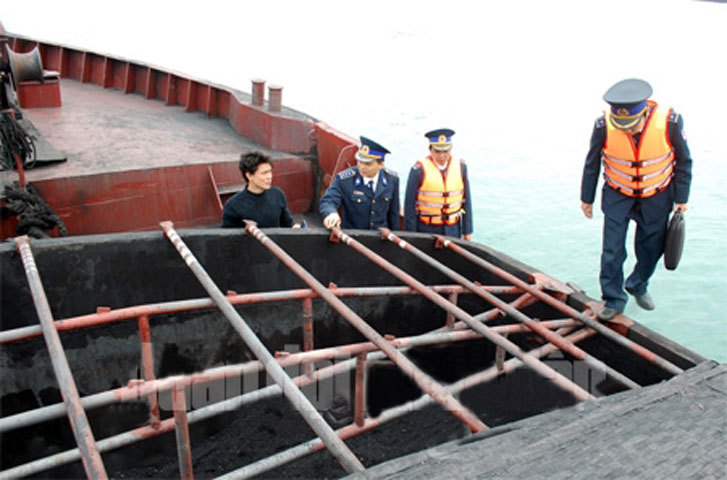 Bắt giữ và xử lý chiếc tàu chở trên 2.000 tấn than trái phép