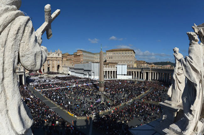 Toàn cảnh Tòa thánh Vatican lúc này, sát giờ diễn ra lễ đăng quang của Giáo hoàng Francis.