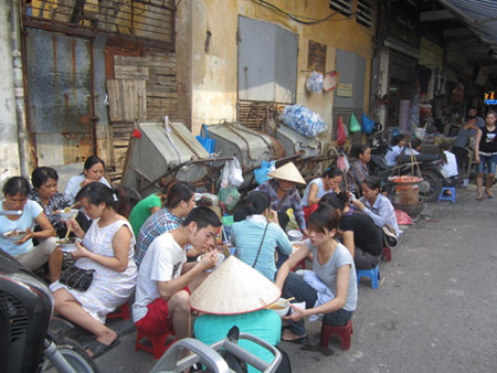 Người Việt ăn bẩn cũng là một cách để tiết kiệm thực phẩm