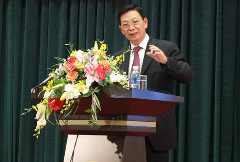 Chủ tịch Nguyễn Thế Thảo cam kết sẽ cải thiện năng lực cạnh tranh của Hà Nội. Ảnh: Thanh Lan.
