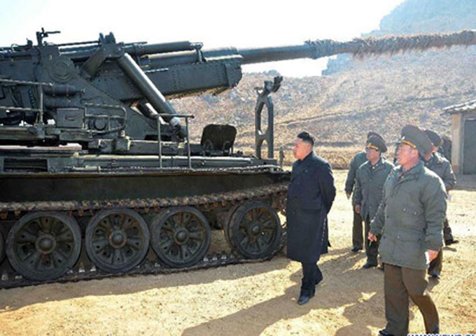 Phía Triều Tiên, hãng thông tấn KCNA đã công bố những hình ảnh cận cảnh pháo tự hành Koksan bên cạnh nhà lãnh đạo Kim Jong Un hôm 12/3. Trang tin Military - Industrial Courier (Nga) nhận định, pháo tự hành Koksan của Triều Tiên đặt ra các mối nguy hiểm ảnh hưởng nghiêm trọng đến an ninh quốc gia của Hàn Quốc.