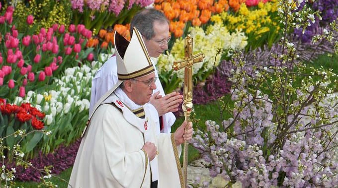 Đức giáo hoàng Francis đọc diễn văn mừng lễ Phục sinh tại Đại thánh đường Thánh Peter ở Vatican ngày 31-3 - Ảnh: AFP