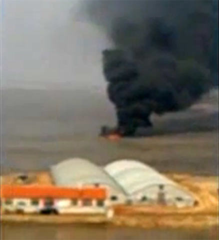 Nhiều người dân đã dùng điện thoại di động quay lại cảnh đám cháy và cột khói bốc cao sau khi xảy ra vụ nổ máy bay và tải lên mạng Internet. Theo những hình ảnh đoạn clip trang mạng Sina, chiếc Su-27 rơi gần một khu nhà kho lớn.