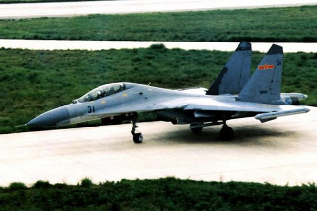 Máy bay Su-27 (NATO gọi là Flanker) là máy bay chiến đấu hai động cơ do hãng Sukhoi của Nga thiết kế. Trung Quốc mua tổng cộng 40 chiếc loại này của Nga từ năm 1992.