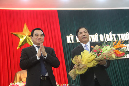 Ông Nguyễn Bá Thanh chúc mừng tân Chủ tịch HĐND TP Đà Nẵng 