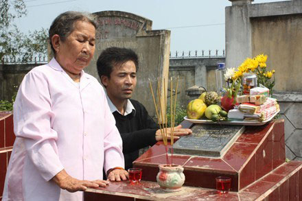  Cựu binh Lê Hữu Thảo và mẹ liệt sĩ Trần Văn Phương. Ảnh: P.V.T