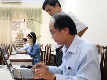 Các thí sinh đang thi môn Tin học tại cuộc thi tuyển chức danh trưởng phó phòng do Sở Nội vụ TP. Đà Nẵng tổ chức hồi năm 2012