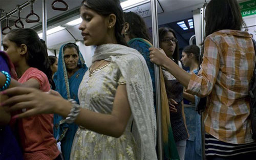 Số đơn xin cấp phép sử dụng súng của phụ nữ Ấn Độ tăng nhanh.