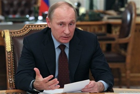 Ông Putin không cho phép quan chức Nga gửi tiền ở nước ngoài. Ảnh: AP