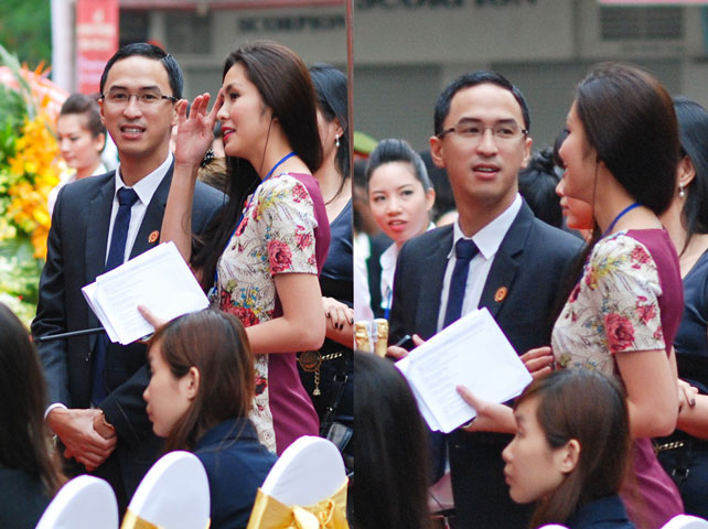 Là con dâu lớn của doanh nhân Johnathan Hạnh Nguyễn, ngay từ sáng sớm Tăng Thanh Hà cùng chồng Louis Nguyễn đã có mặt và tất bật chỉ đạo công tác khai trương Trung tâm thương mại Tràng tiền Plaza vào sáng nay