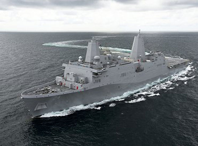 Tàu USS Arlington được đặt tên theo quận Arlington, thuộc bang Virginia để tôn vinh 184 nạn nhân đầu tiên thiệt mạng khi chuyến bay 77 của Hãng hàng không America đâm vào Lầu Năm Góc trong vụ khủng bố 11/9/2001.