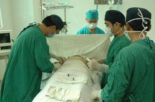 Chuẩn bị một ca phẫu thuật đặt túi ngực tại Bệnh viện thẩm mỹ Thanh Vân (TP.HCM)- Ảnh: bệnh viện cung cấp