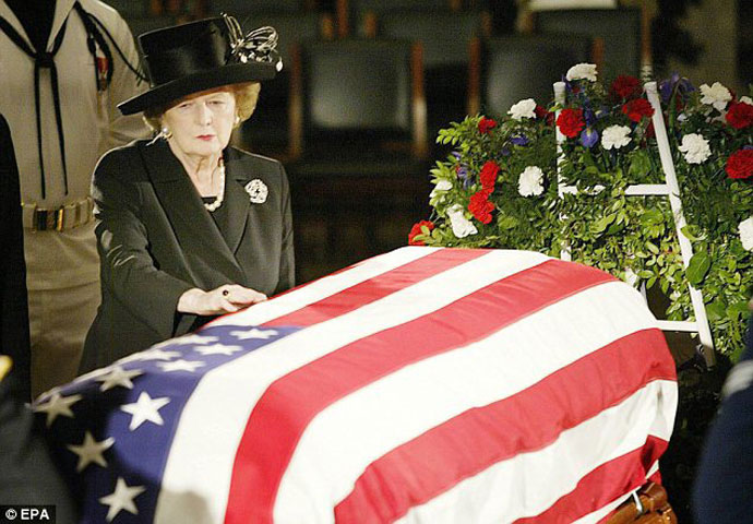 Khi ông Reagan qua đời, bà đã gọi ông là một người Mỹ vĩ đại, “đã giành chiến thắng trong Chiến tranh Lạnh”.