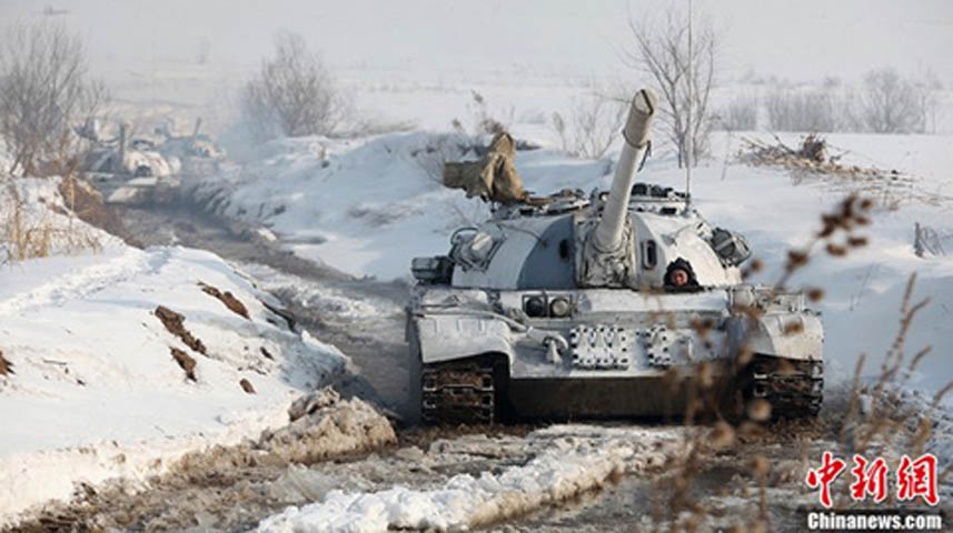 Bản tin trên Global Times đính kèm những bức ảnh về hai hệ thống vũ khí có mặt trong cuộc tập trận, bao gồm một khẩu pháo tự hành 122 mm Type 07 và một xe tăng Type 59 sơn màu trắng để ngụy trang khi hoạt động trong mùa đông. Cùng bản tin này là hai bức ảnh nhà lãnh đạo Triều Tiên Kim Jong-un trong các chuyến thị sát quân đội gần đây. 