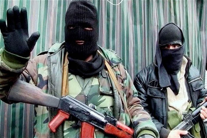 Tổ chức khủng bố al-Qaeda tại Iraq lần đầu tiên xác nhận Mặt trận al-Nusra, một nhóm thánh chiến chiến đấu chống lại Tổng thống Syria Bashar al-Assad, là một chi nhánh của họ. Tuyên bố được Abu Bakr al-Baghdadi, thủ lĩnh của al-Qaeda tại Iraq, đưa ra trong một đoạn thu âm đăng tải trên các diễn đàn thánh chiến vào hôm nay, 9/4, theo tổ chức chuyên theo dõi hoạt động của khủng bố trên mạng SITE Intelligence Group. (Tổng hợp từ VNE, TNO, GDVN)