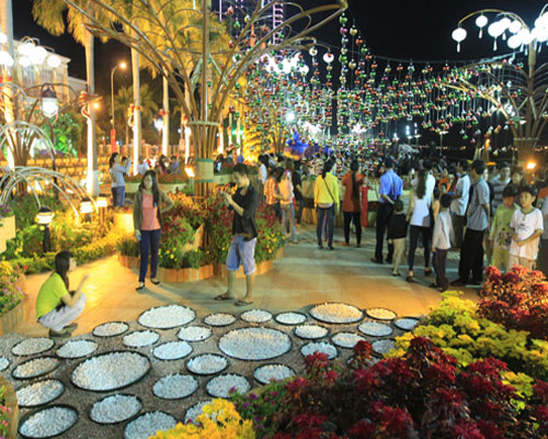  Đà Nẵng từng chi 17 tỷ đồng cho lễ hội hoa Bạch Đằng trong vòng một tuần.