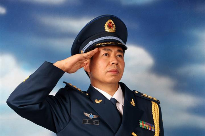 Đái Húc, Viên Đại tá không quân và là 1 nhà bình luận quân sự Trung Quốc khá nổi tiếng trên các diễn đàn online đã đăng tải bài viết trên tài khoản Weibo cá nhân của mình nhận định, chủng cúm gia cầm mới (H7N9) đang hoành hành ở Trung Quốc là một 