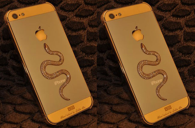 Vì là năm Qúy Tỵ nên những chiếc iPhone hình rắn cũng rất được yêu thích.