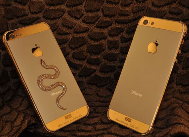 Những chiếc iPhone này được trang trí bằng vàng, kim cương và đá quý để phục vụ nhu cầu năm mới của những người sành điệu.