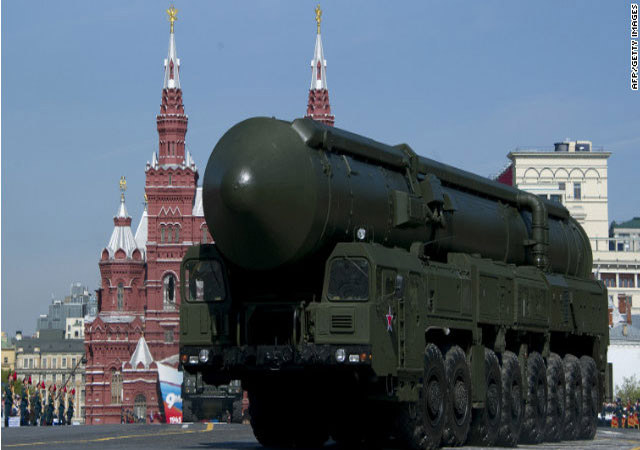  Topol-M (hay còn gọi là RS-12M Topol) là tổ hợp tên lửa đạn đạo xuyên lục địa đầu đạn đơn. Đây là một trong những tổ hợp tên lửa tối tân nhất của Nga.