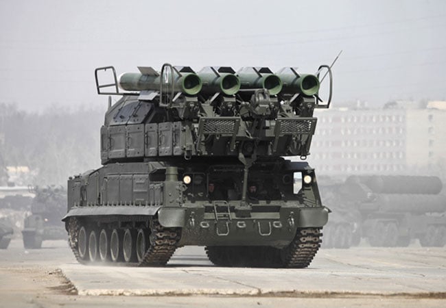 Tên lửa BUK-M1 là hệ thống tên lửa phòng không tầm trung hiện đại của Nga. Nó có khả năng đánh bại các loại tên lửa đạn đạo chiến thuật và các mục tiêu trên không ở tầm xa tới 20 km.