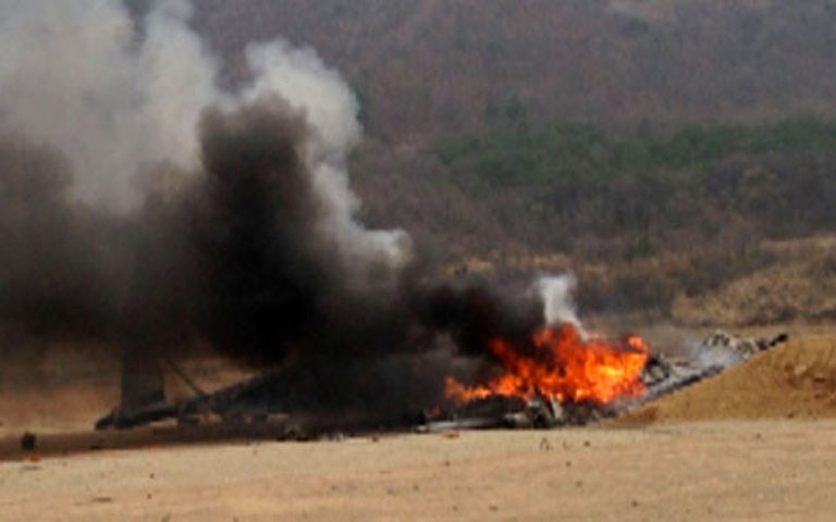 Đài truyền hình YTN Hàn Quốc ngày 16/4 đưa tin, lúc 1 giờ chiều nay giờ địa phương, một chiếc trực thăng quân sự Mỹ đã bị rơi tại khu vực Gangwon-gun gần biên giới Hàn Quốc - Triều Tiên và phát nổ, rất may 12 người trêm chiếc trực thăng đã kịp thoát hiểm nên không xảy ra thương vong. Địa điểm xảy ra vụ tai nạn là một vùng đồi núi hoang vu gần biên giới với Bắc Triều Tiên. MH-53 là loại trực thăng vũ trang lưỡng thê được biên chế cho hải quân và thủy quân lục chiến Mỹ sử dụng. Nguyên nhân vụ nổ trực thăng vẫn đang được điều tra làm rõ.