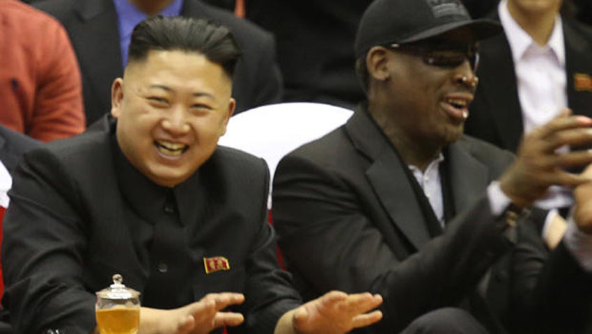 Trong khi đó, tờ Chosun Hàn Quốc ngày 16/4 đưa tin, cựu ngôi sao bóng rổ Dennis Rodman cho biết ông sẽ đến thăm Bắc Triều Tiên một lần nữa trong tháng Tám tới và dành thời gian nhiều hơn cho vợ chồng nhà lãnh đạo Kim Jong-un. Khi được hỏi về việc Kim Jong-un đe dọa tấn công nước Mỹ, Rodman nói rằng: 