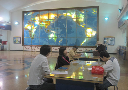 ất nhiều người đến Bưu điện Hà Nội không nhận ra hai quần đảo Hoàng Sa và Trường Sa của Việt Nam trên bản đồ.