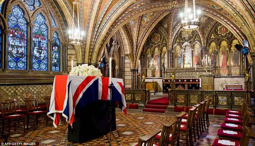 Theo Reuters, đám tang bà Thatcher “có thể so sánh với tang lễ của (cố thủ tướng Anh) Winston Churchill vào năm 1965”. Cỗ áo quan sẽ được đưa bằng đoàn xe ngựa kéo qua các đường phố với những người ngưỡng mộ bà xếp hàng hai bên đường, đi từ nghị viện tới nhà thờ nổi tiếng nhất thành phố London.
