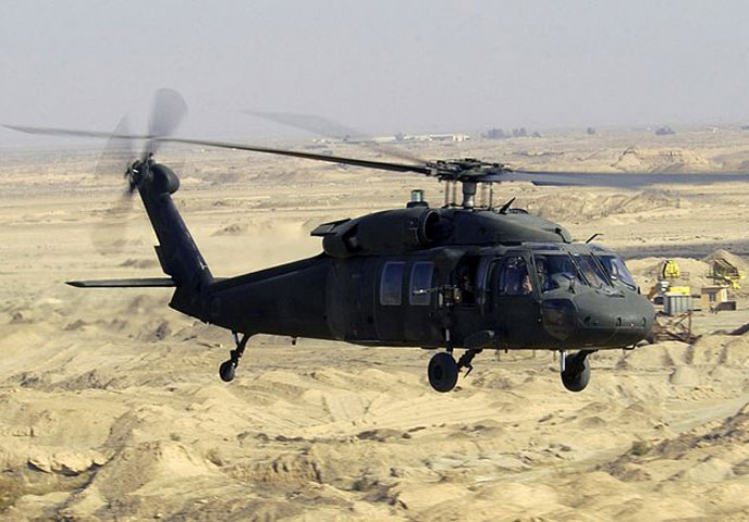  Tính tới thời điểm này, CH-53E vẫn được xem là loại trực thăng lớn nhất, nặng nhất từng được nghiên cứu, sản xuất và sử dụng trong quân đội Mỹ. Máy bay có chiều dài 30,2 m, đường kính cánh quạt 24 m và cao 8,46 m. Tốc độ bay đạt 278 km/giờ, trần bay 5.640m, với phạm vi hoạt động 1.000km. Trực thăng có thể hoạt động trên các tàu sân bay và tàu vận tải đổ bộ, với nhiệm vụ vận chuyển các máy bay, trực thăng, xuồng đổ bộ hoặc các phương tiện chiến đấu và lực lượng đổ bộ Mỹ, cùng với khối lượng hàng hoá trong khoang lên đến hơn 13,6 tấn hoặc 55 lính đổ bộ. Khả năng tải các thiết bị được móc, kéo bên ngoài có thể lên tới hơn 16,3 tấn. 