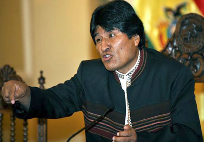 Ngày 18/4, Tổng thống Bolivia - Evo Morales tuyên bố, sẽ xem xét lại quan hệ với Mỹ sau khi Washington không công nhận kết quả bầu cử tổng thống tại Venezuela và Ngoại trưởng John Kerry phát biểu coi Mỹ Latinh là “sân sau” của Mỹ. Phát biểu của ông Evo Morales được đưa ra trước khi lên đường tới Peru để dự Hội nghị thượng đỉnh bất thường của Liên minh các nước Nam Mỹ (Unasur) bàn về tình hình Venezuela (Tổng hợp theo các báo)