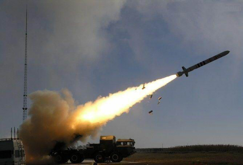 Tuy nhiên, trang mạng Trung Quốc gần đây đã công khai một số bức ảnh được cho là của cuộc thử tên lửa hành trình  CJ-10. Quả tên lửa được bắn đi từ xe mang phóng tự hành có hình dạng khá giống với loại xe xuất hiện năm 2009.