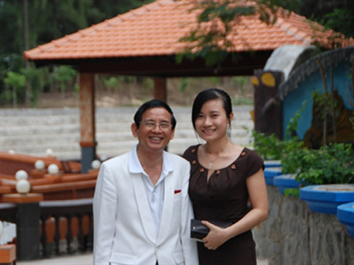 Đại gia Lê Ân chia sẻ về cuộc sống với vợ trẻ: 