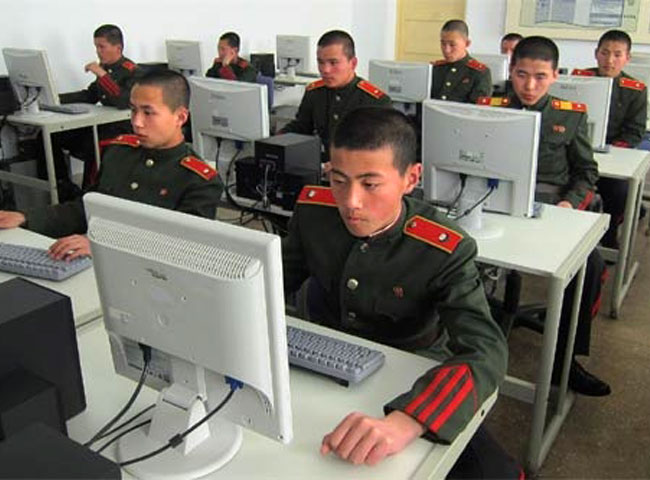 Các học viên cũng được đào tào sử dụng máy tính thành thạo, tùy không được tiếp cận với mạng internet.