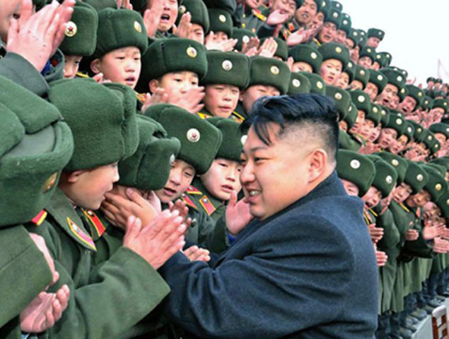 Đại tướng Kim Jong-un trong một lần đến thăm các học viên tại trường hồi tháng 1/2012, khi ông mới lên kế nhiệm người cha quá cố, chủ tịch Kim Jong-il.