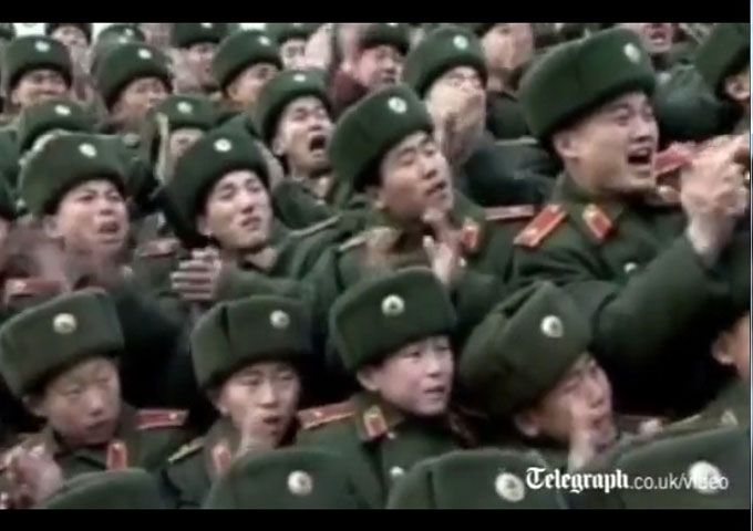 Học viên tại trường Thiếu sinh quân Mangyongdae reo hò chào đón Đại tướng Kim Jong-un.