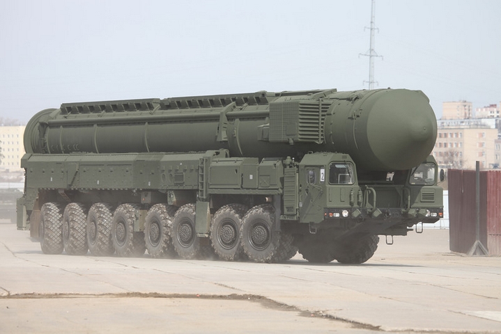 Tên lửa đạn đạo liên lục địa mang đầu đạn hạt nhân Topol-M, đại diện cho sức mạnh của lực lượng tên lửa chiến lược (SRF) của Nga.