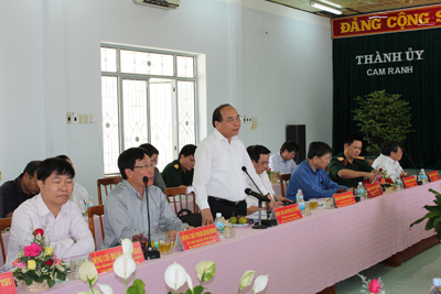 Phó Thủ tướng Nguyễn Xuân Phúc phát biểu chỉ đạo tại buổi làm việc với TP. Cam Ranh.