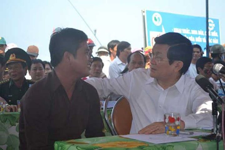 Hoạt động tập trận này diễn ra chỉ một thời gian ngắn sau khi Chủ tịch nước Trương Tấn Sang đã dẫn đầu đoàn công tác ra đảo thăm hỏi, nói chuyện với bà con ngư dân, làm việc với lãnh đạo tỉnh Quảng Ngãi và H.Lý Sơn.