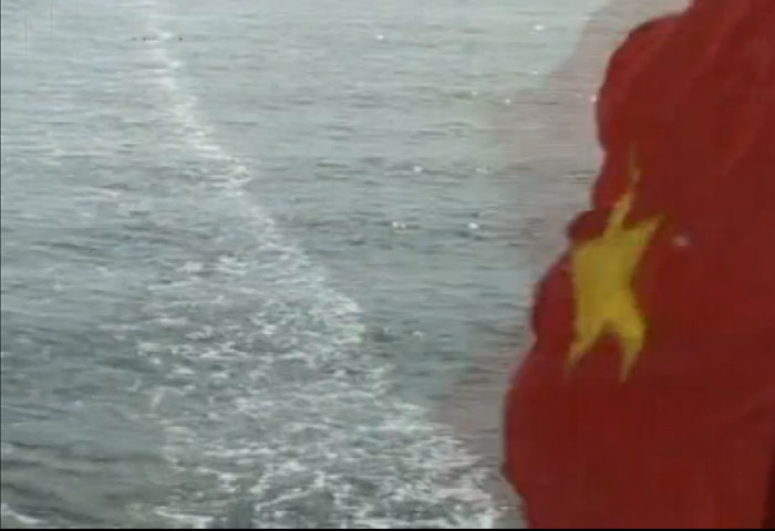 Bộ trưởng đề nghị chính quyền huyện Lý Sơn động viên, khuyến khích ngư dân bám biển, bám ngư trường, vừa làm kinh tế, vừa khẳng định chủ quyền trên hai quần đảo Hoàng Sa và Trường Sa.