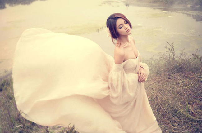 Một thoáng u buồn nhưng đầy gợi cảm và quyến rũ.
