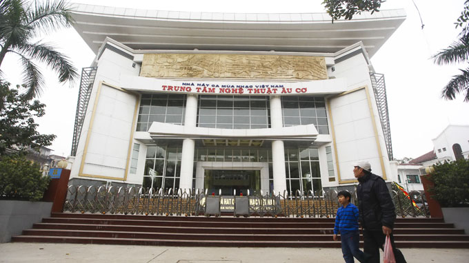 Nhà hát Âu Cơ (Trung tâm nghệ thuật Âu Cơ) có 800 chỗ nhưng xây hơn 10 năm và cũng không đúng chuẩn khi sân khấu đủ bề ngang nhưng thiếu bề sâu - Ảnh: Nguyễn Khánh